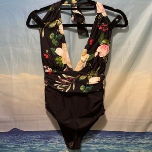 NWT CUPSHE ONE PIECE BATHING SUIT SZ M